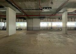 Middle Road (D7), Retail #465839111